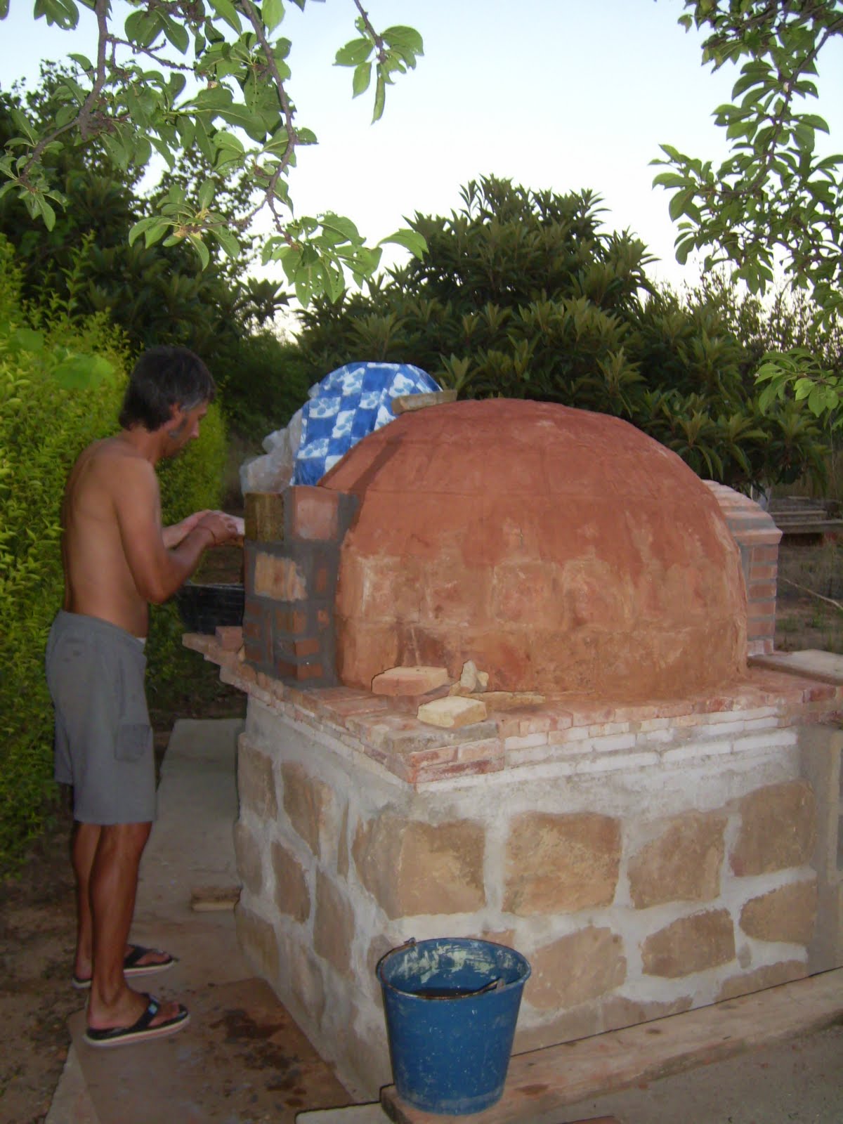 MundoCharly: Construccion de un Horno de Leña - Capitulo Undecimo: "La