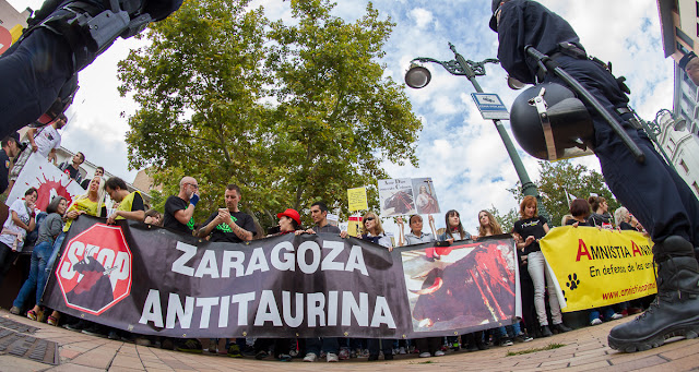 Fiestas del Pilar 2015 Zaragoza - Manifestación Antitaurina -  AntiBullfighter Zaragoza