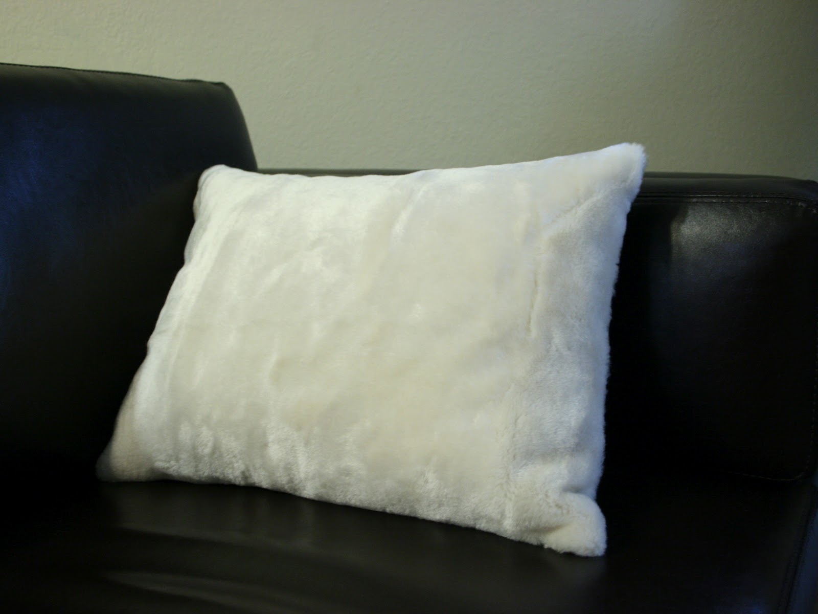 10minute furry pillow. Win! / Create / Enjoy