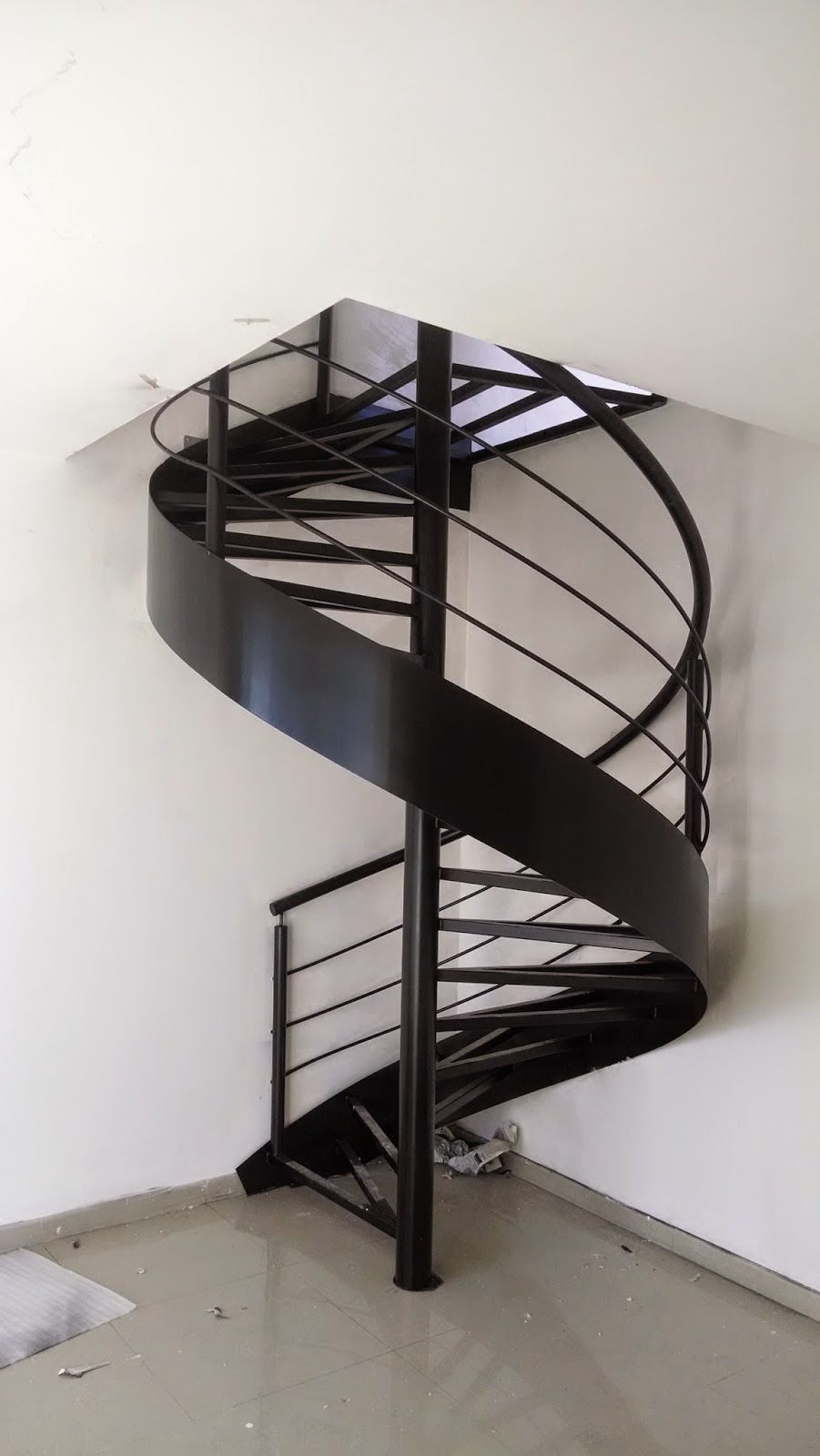 Tauro estructuras metalicas.: ESCALERA DE CARACOL INTERIOR