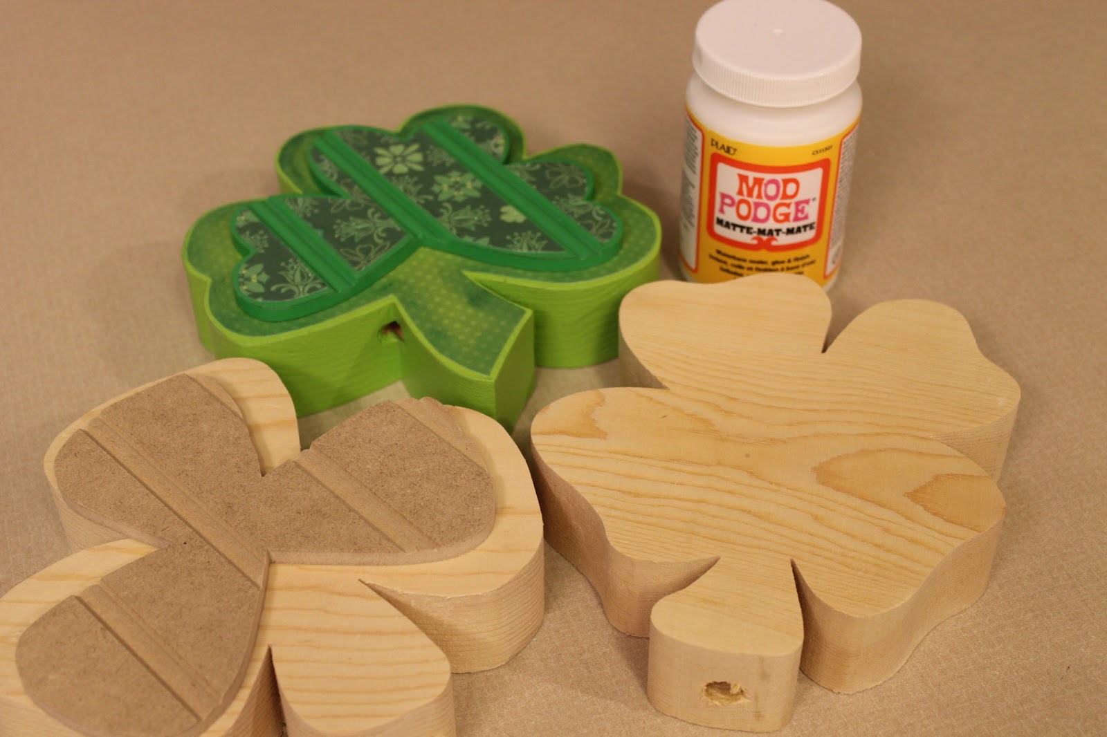 St. Patrick’s Day Craft Tutorial from Wood Creations Six Sisters' Stuff