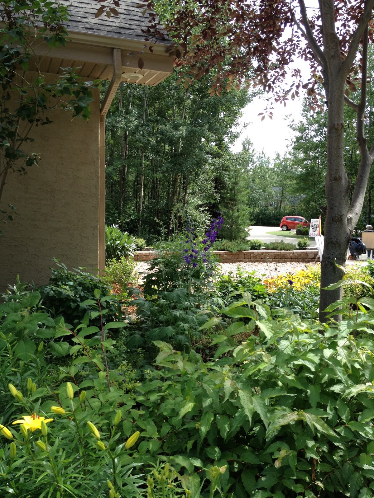 LIVING THE GARDENING LIFE: Front to Back - Strathcona County Garden