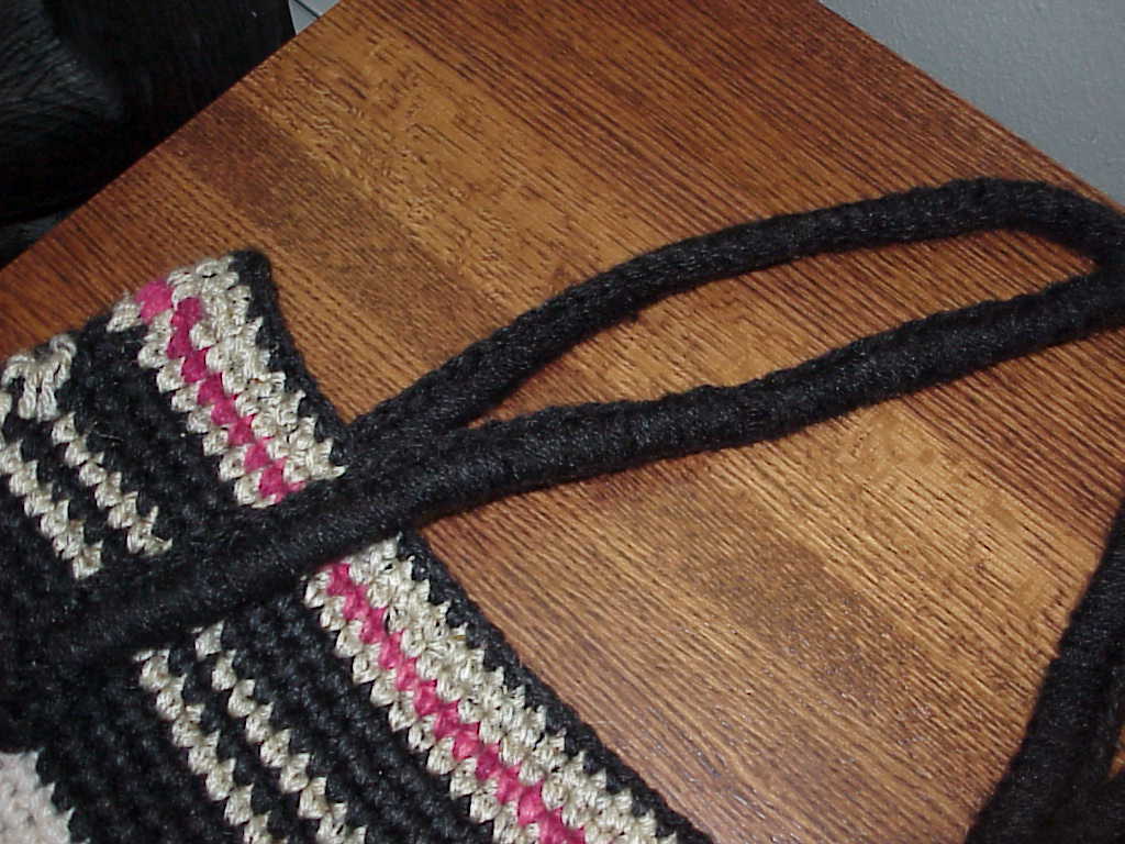 Kriskrafter New way to make crochet purse straps!
