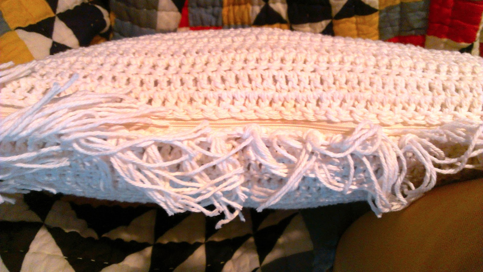 Sans Limites Crochet Simple Pillow Cover DIY