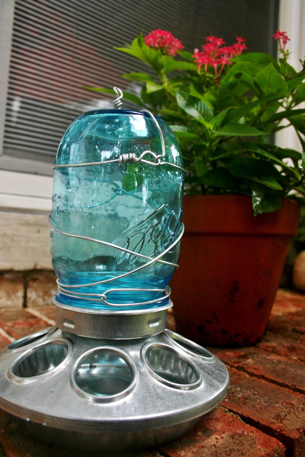 DIY Crafts How to make a mason jar bird feeder