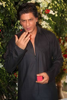 Shahrukh Khan Family Celebrates Eid with Friends, Media and fans