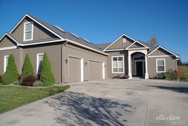 Exterior paint colors - Warm Gray and Moderate White by Sherwin Williams Exterior paint colors - Warm Gray and Moderate White by Sherwin Williams