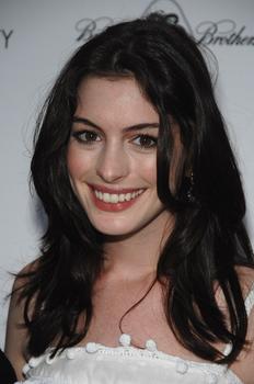 Anne Hathaway Photo Buzz Haircut Wavy Bob Hairstyles Blondelacquer
