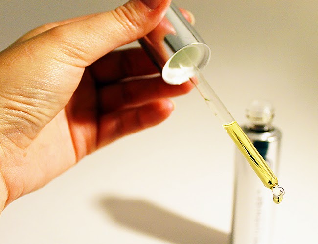 Beauty oil review Monat Rejuveniqe Oil Intensive