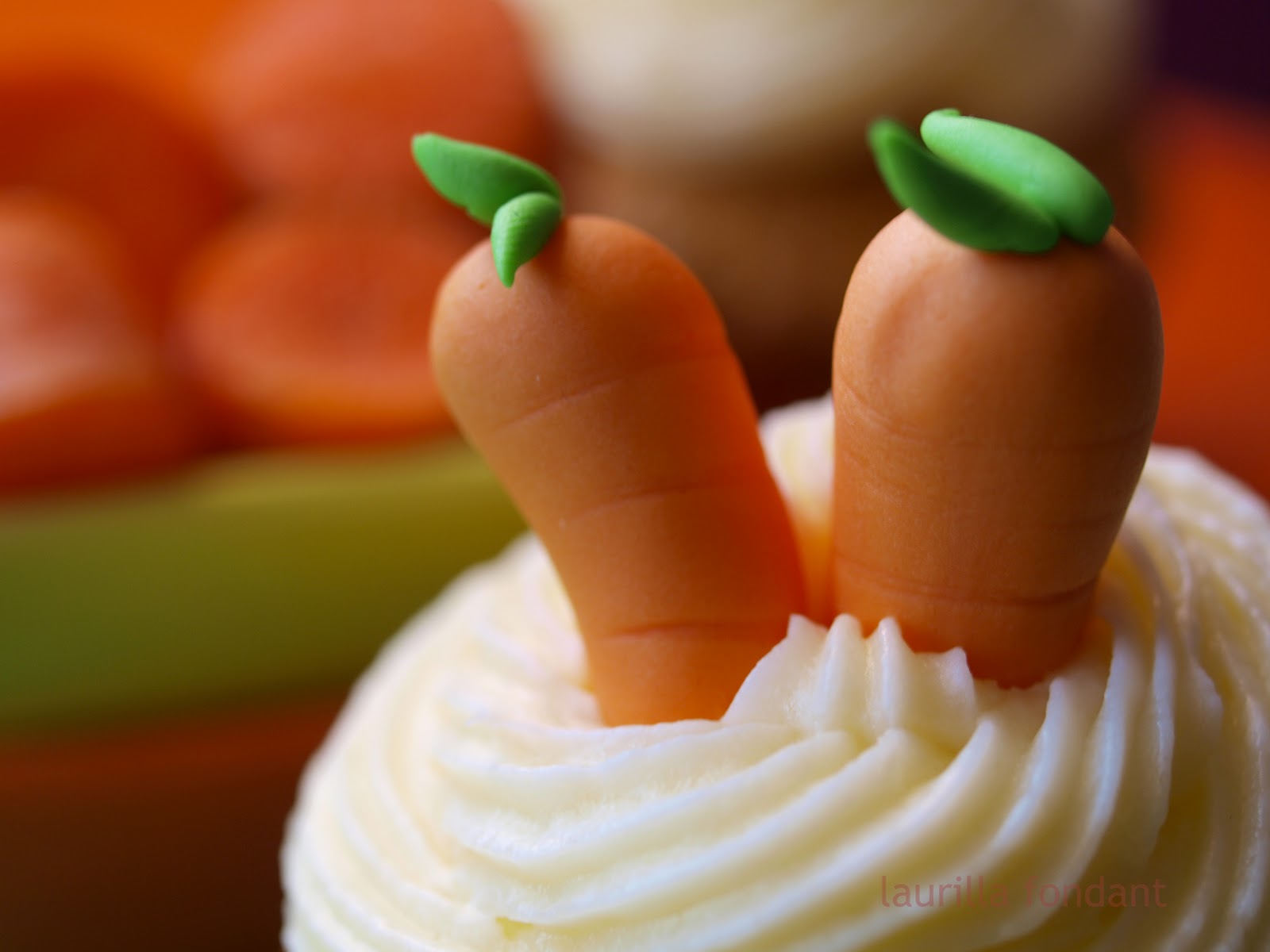 laurilla fondant CARROT CUPCAKES CON CHEESE BUTTERCREAM