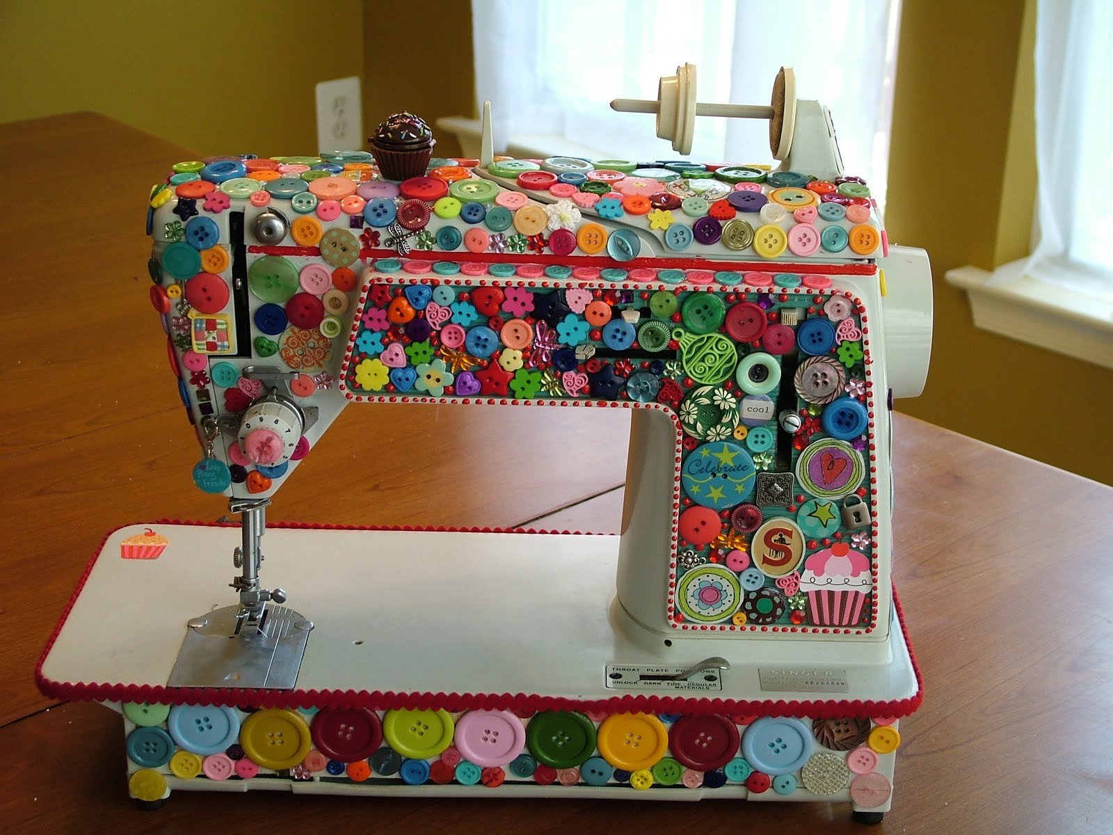 BOUTIQUE CHEZ AUDREY Sewing Machine decorations