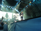 Scorpions, 9 iunie 2011, Raised On Rock, Matthias Jabs si James Kottak (in spate la tobe)