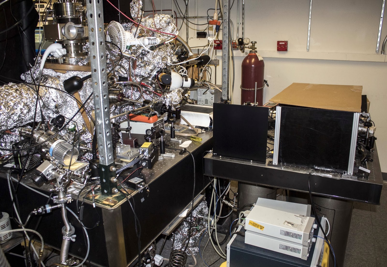 2Physics Combining Infrared Spectroscopy and Scanning Tunneling Microscopy