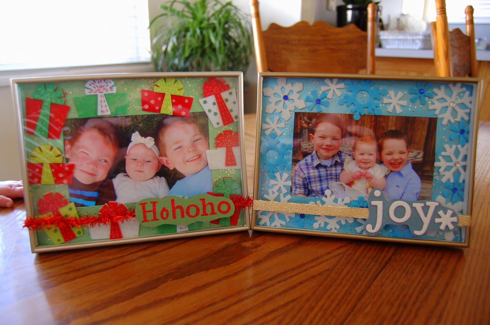 DIY Christmas Picture Frames ~ She's Crafty