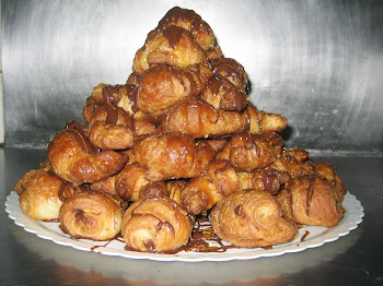 ** Tortada - Piramide de croissant y Caracolas