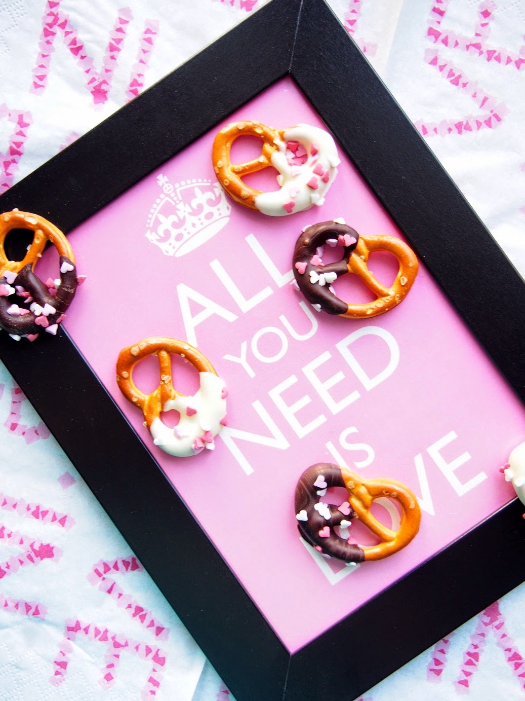 Ystävänpäivän suklaiset rinkelinaksut – Valentine chocolate pretzels