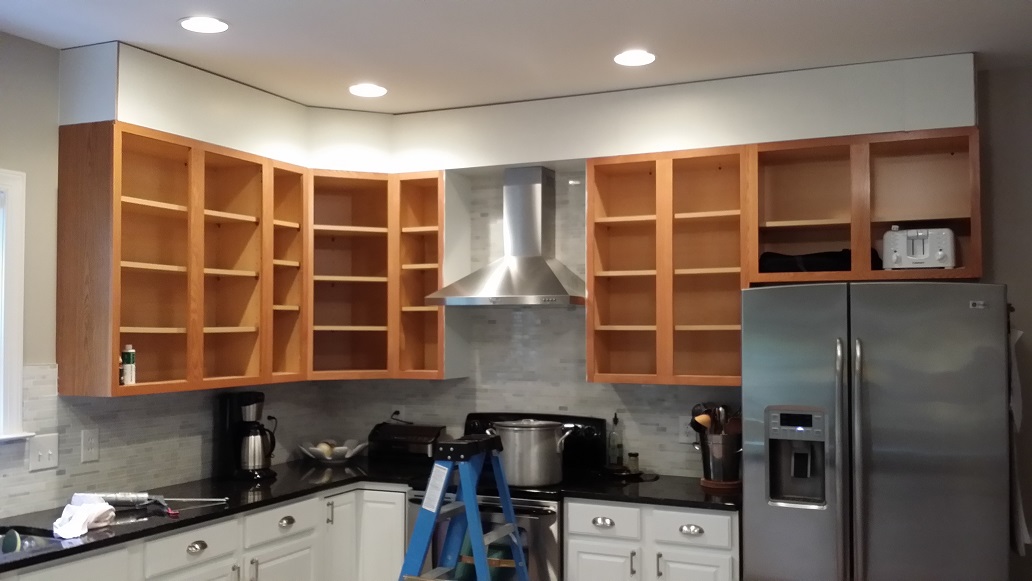 Just The Right Size Kitchen Upgrade Status Closing In Space This Is What Cristina S Kitchen Looked Like When She Was Doing Her Pics Already Show The Crown Moulding And Trim Installed