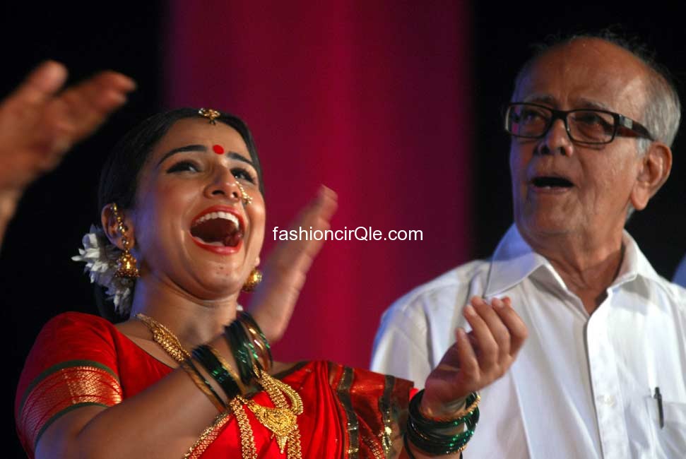 Vidya Balan laughing - (3) -  Vidya Balan does Lavani dance at Ranga Sharda HOT