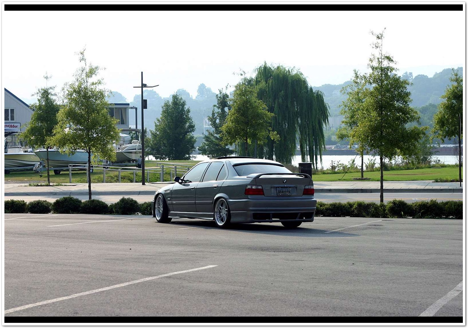 BMW 325i (1992) @ Automotive World