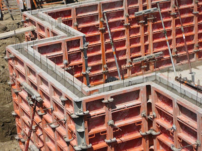 Armin & Sarah bauen ein Haus: Tag 9 Beton, Ziegel, Bitumen und Geologe