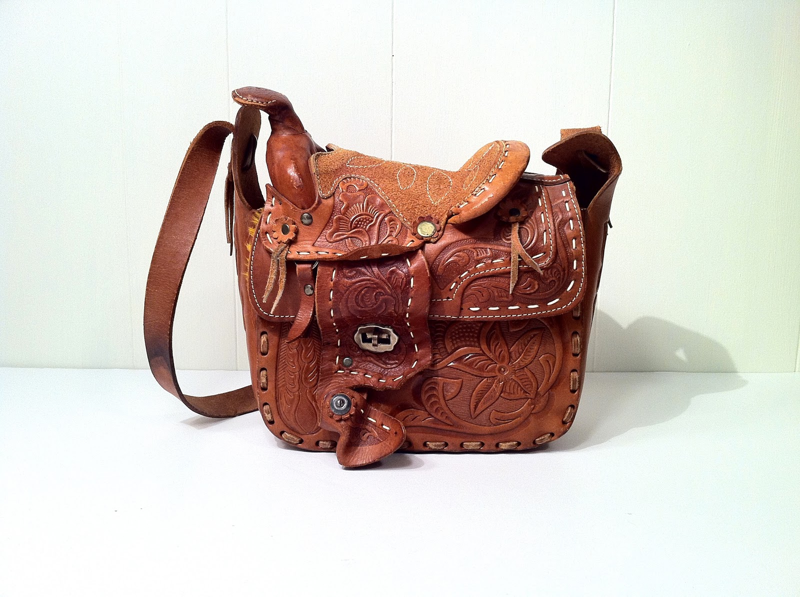 Tooled Leather Saddle Bag Leather saddle bags, Saddle tooling, Purses
