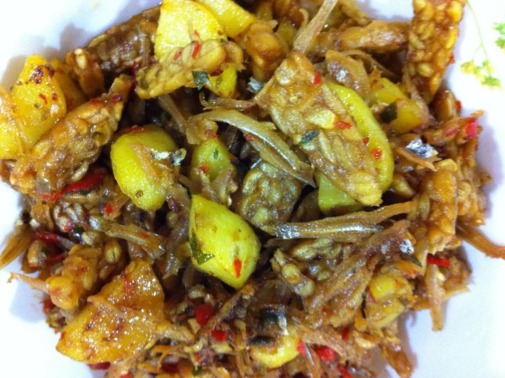 Penambat Kasih Tempe, ikan bilis n kentang goreng berlada