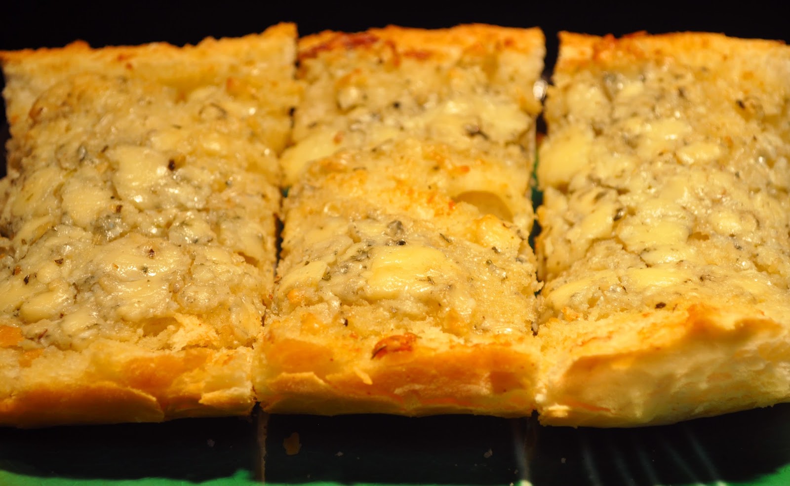 The BBlurb Betsy’s No Garlic Herbed Bread