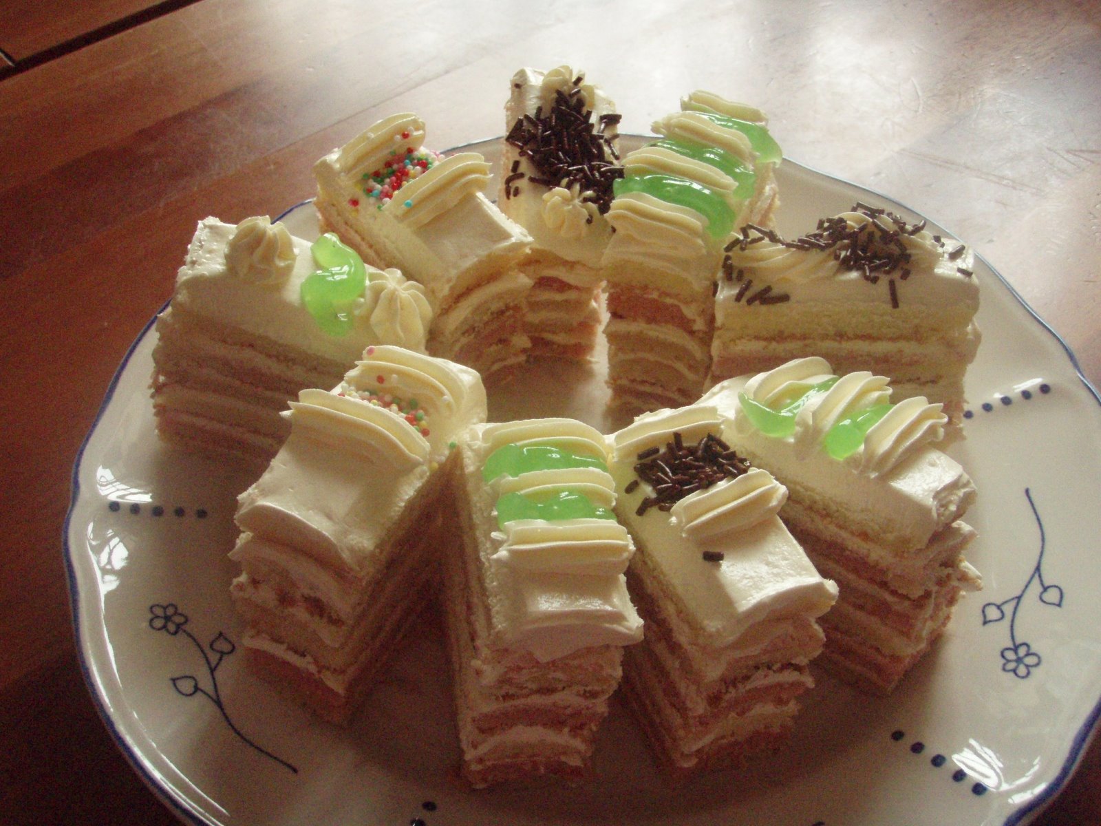 [cakes+011108+123.jpg]