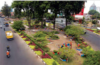 Melihat Pemandangan Taman Kota di Surabaya