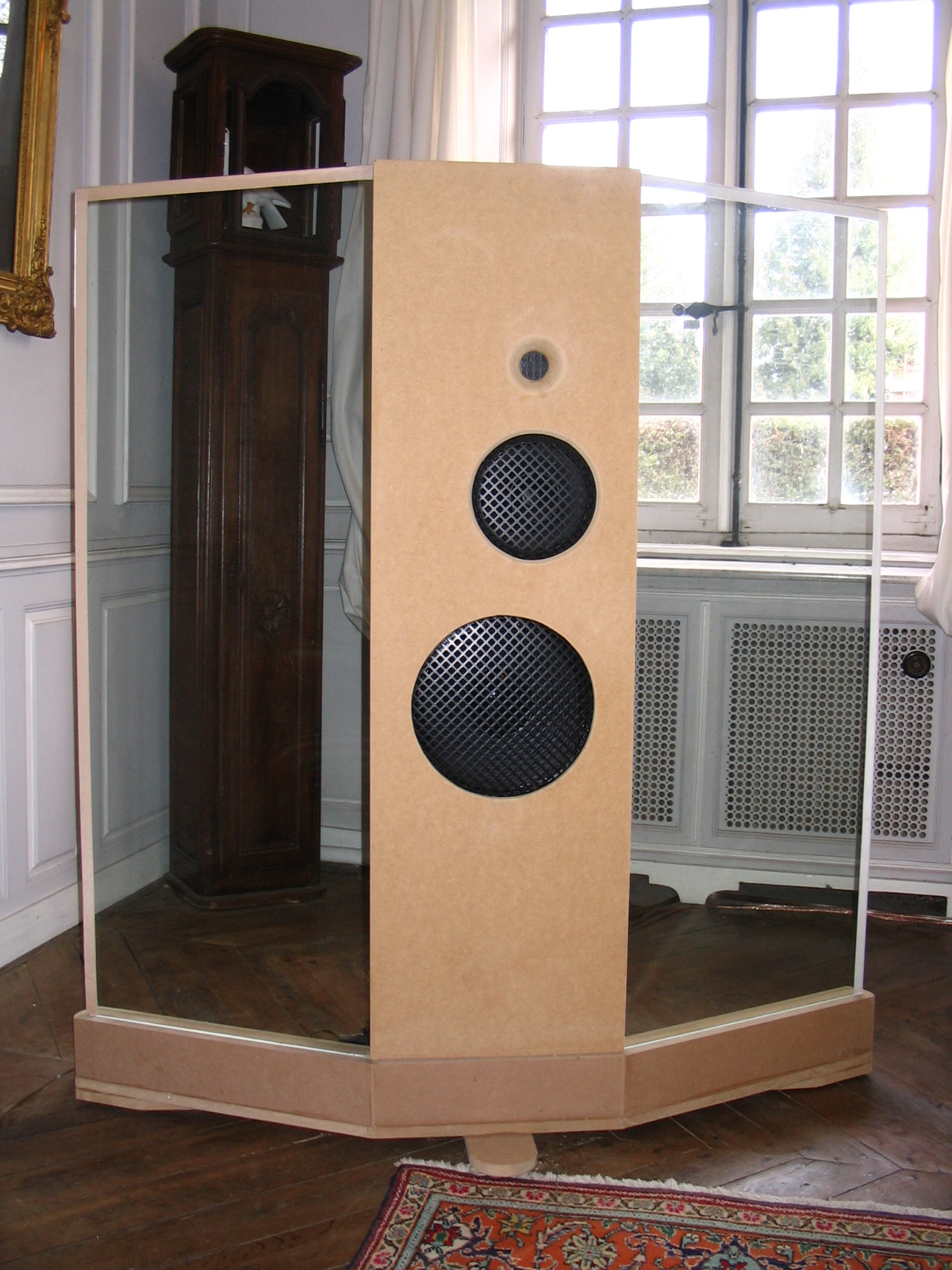 Baffle plan Open Baffle PHOTO D'UN BAFFLE PLAN TROIS VOIES