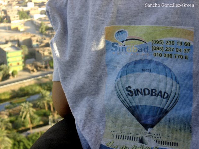 Camiseta Sindbad balloon rise.