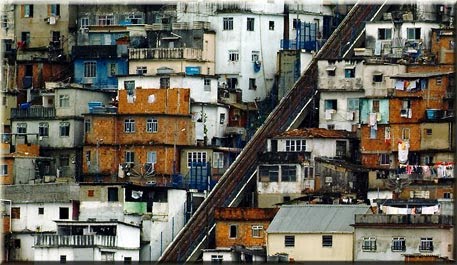 [favela.jpg]