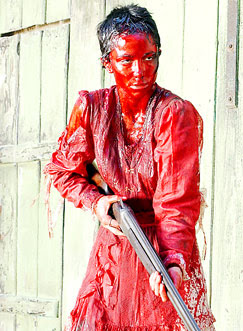 женщина в крови, кровь, ужасная сцена, страшная картинка