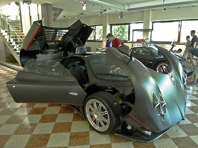 credit auto assurance voiture Pagani zonda visite usine fabrication moteur restauration musee italie photo video factory