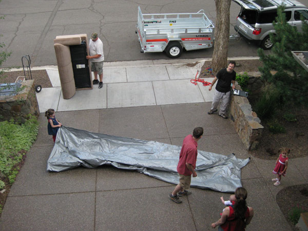 [apt-couch-off-truck.jpg]