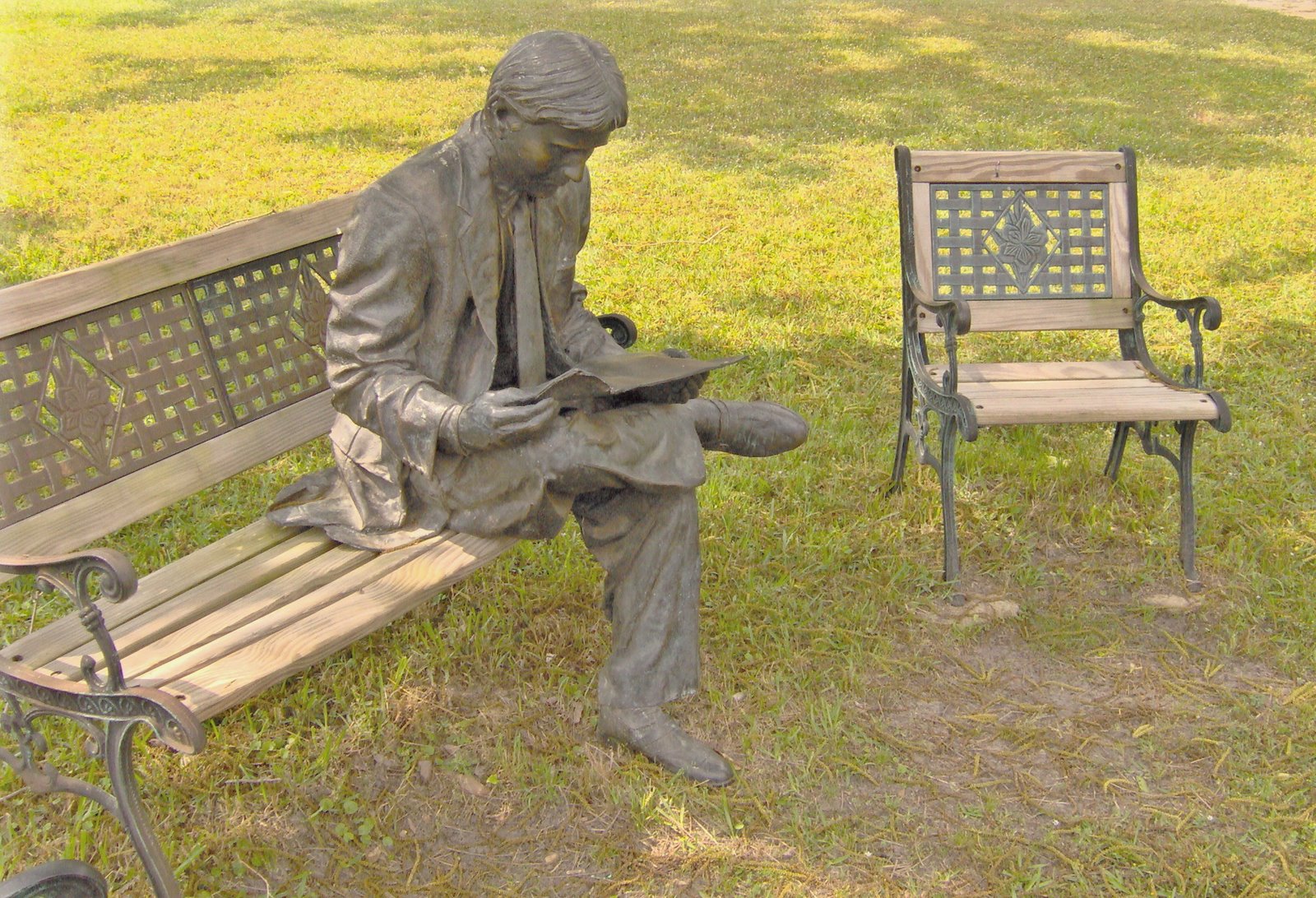 [courthouse+man.jpg]