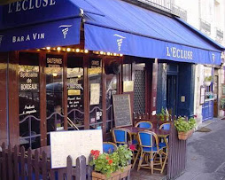 Un 'Bar a Vin' tipicamente parisiense