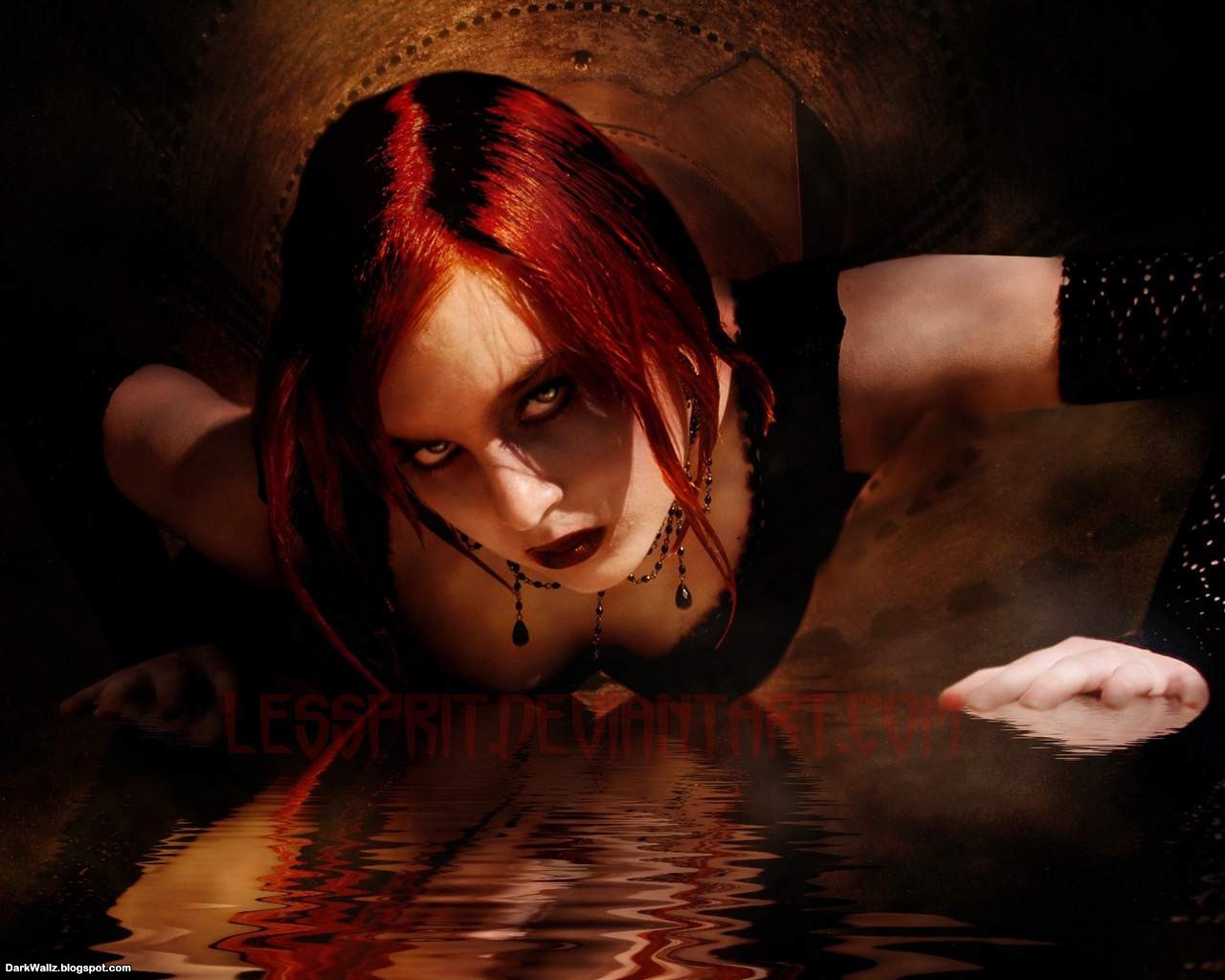 Crawler | Dark Wallpaper Download
