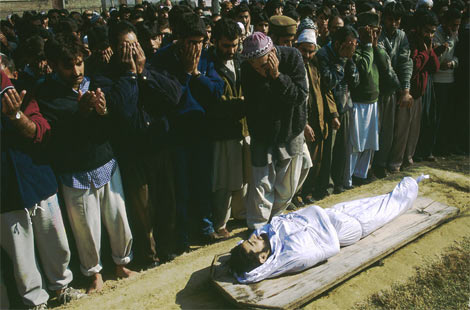 [photos-kashmir_mujahidin-funeral.jpg]