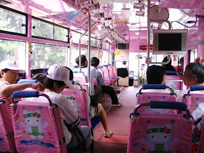 Buses con tematica "kawaii" en Japon Plans+2