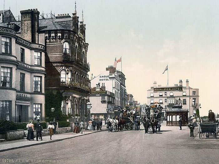 These photos of old England were made in 1890s Color+Photographs+of+Old+England+(2)