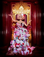 Lady GaGa loves Hello Kitty!!