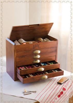 MI BAÚL DE LABORES: MUEBLE DE MADERA DMC