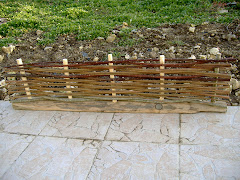 bordure en osier  sur socle en bois
