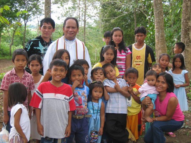 Bp. FMBelmonte with young people and Children from Our Lady of Peace Parish (ACP)