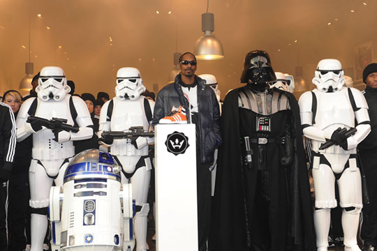 [snoop-dog-star-wars-adidas-nyc-front.jpg]
