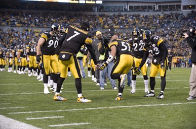 [08_INDmd_farrior_CArter_Roethlisberger_99244.jpg]