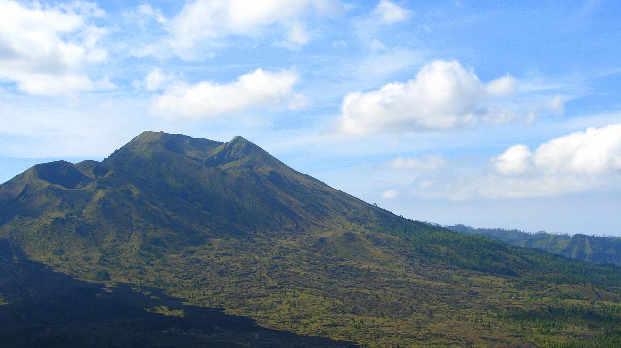[05+Bali+-+The+Batur+Volcano.JPG]