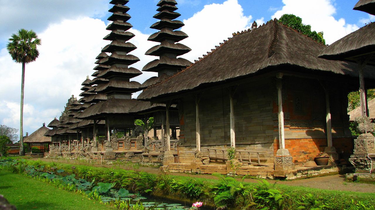 [03+Bali+-+Bali+Mengwi+Temple.JPG]