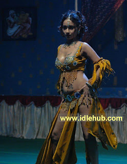 Anu Vaishnavi sexposing deep cleavage, thighs and navel during item song shoot
